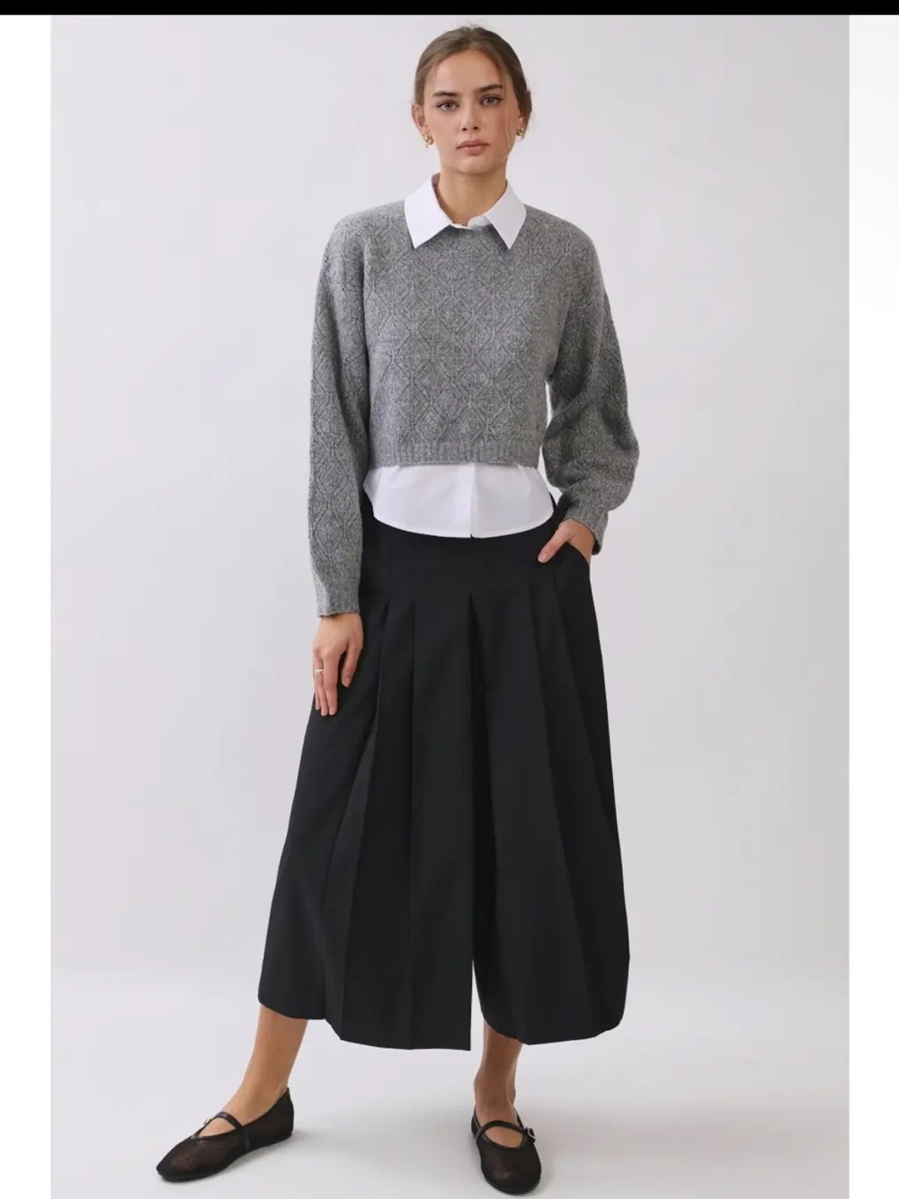 860. Black pleated culotte pant